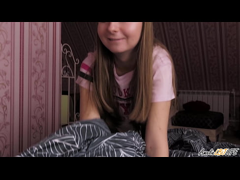 ❤️ Tarraingíonn Blondie BFF go domhain uirthi agus faigheann sí cum ina béal ☑ Porn álainn ag ga.hentai-id.ru ﹏