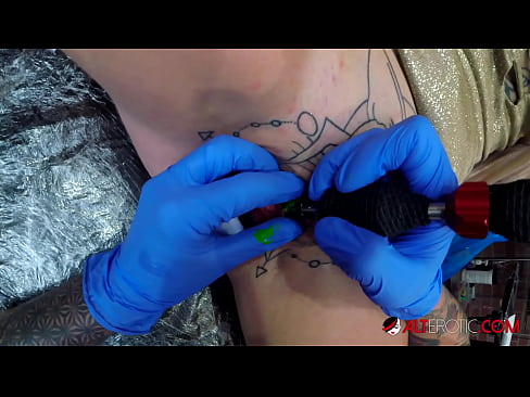❤️ An hottie thar a bheith tattooed Sully Savage fuair tattoo ar a clitoris ☑ Porn álainn ag ga.hentai-id.ru ﹏